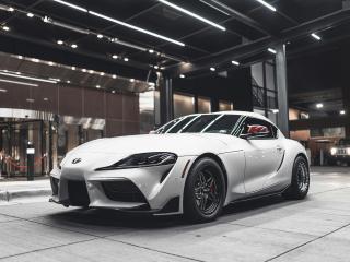 Toyota Camry XLE Hybrid 2024